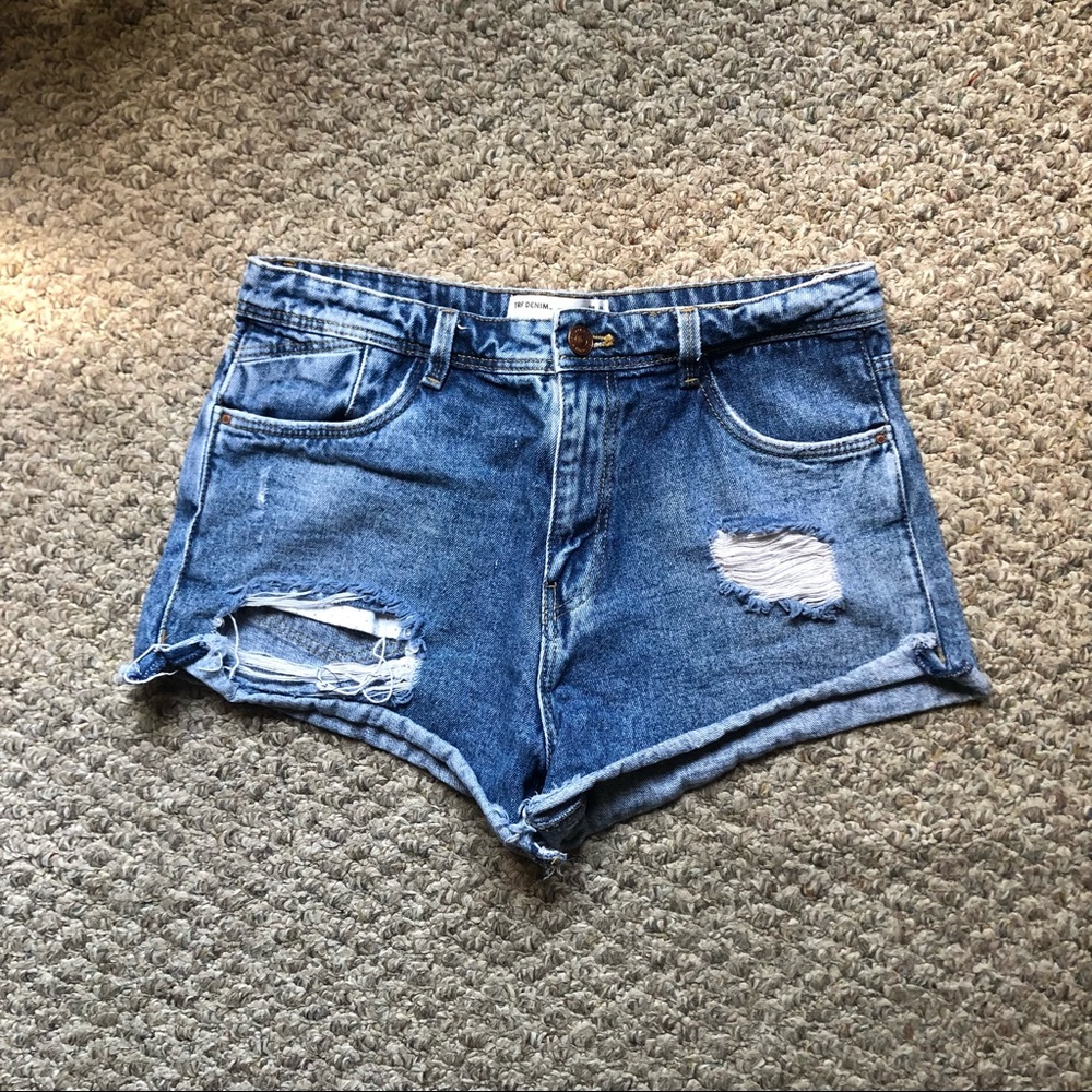 Zara • distressed jean shorts